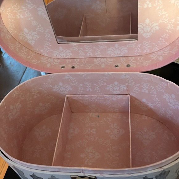 Jewelry container/carrier - Picture 3 of 6